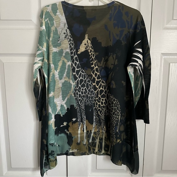 Jess & Jane Kenya Giraffe Animal Print Asymmetrical Shark Bite Tunic Size L - Picture 3 of 8